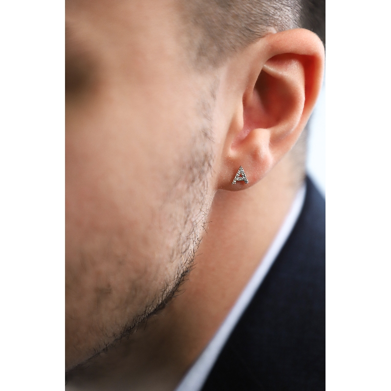 Pendiente con letra A en diamantes y oro blanco 18k Pendiente con letra A en diamantes y oro blanco 18k