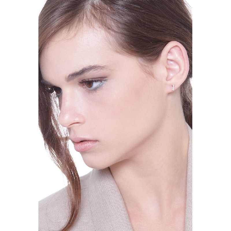 Pendiente con letra I en diamantes  Pendiente con letra I en diamantes