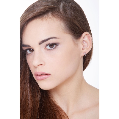 Pendiente de botón con letra T en diamantes