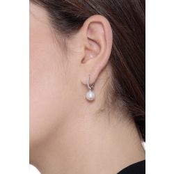 Pendientes colgantes de oro blanco de 18 quilates con perlas cultivadas y diamantes 2