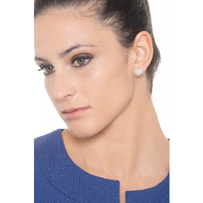 Pendientes a lóbulo oro blanco 18k corazón con diamantes