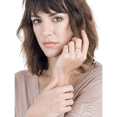 Anillo de oro blanco de 18 quilates con diamantes 