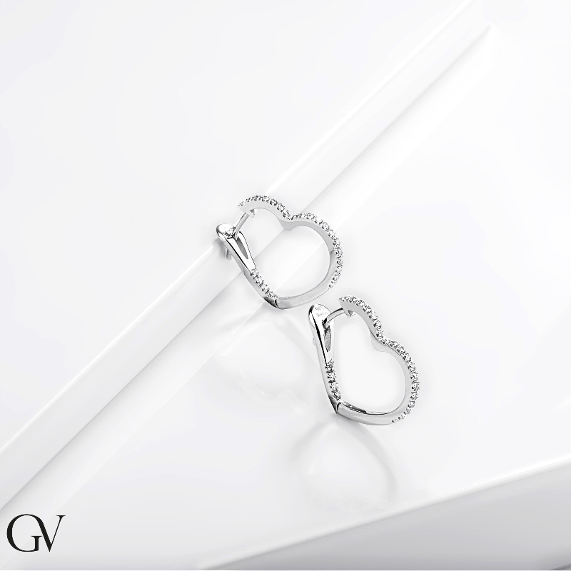Pendientes con diseño de corazón en oro blanco de 18 quilates con diamantes 