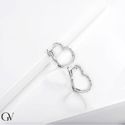Pendientes con diseño de corazón en oro blanco de 18 quilates con diamantes 