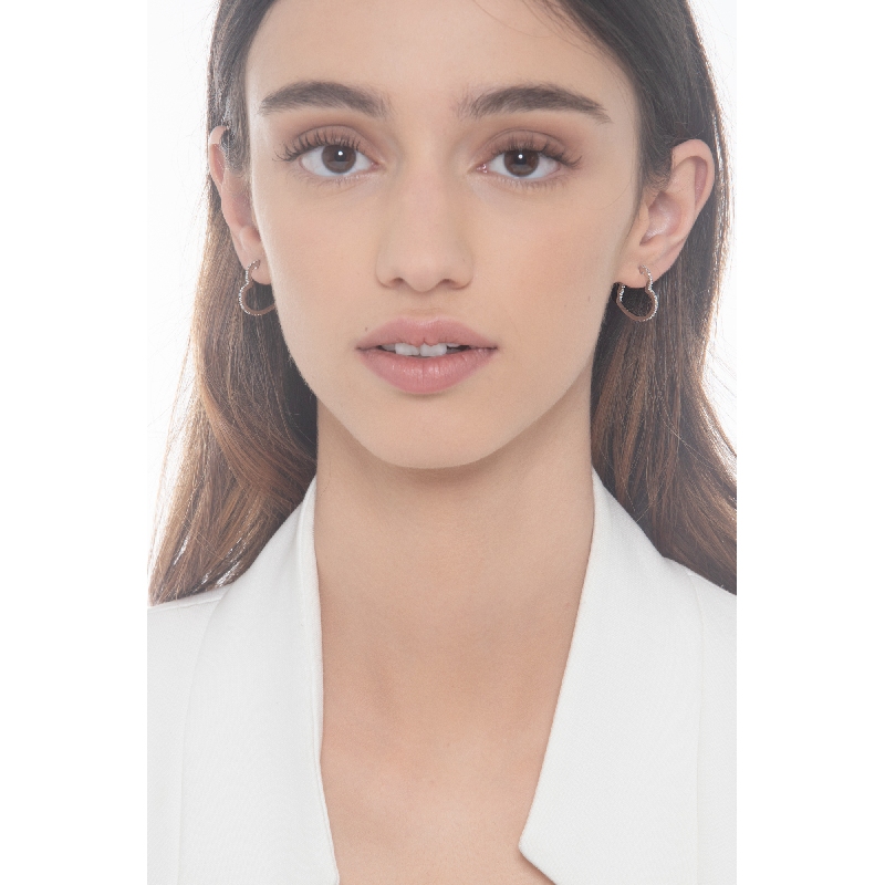 Pendientes con diseño de corazón en oro blanco de 18 quilates con diamantes 