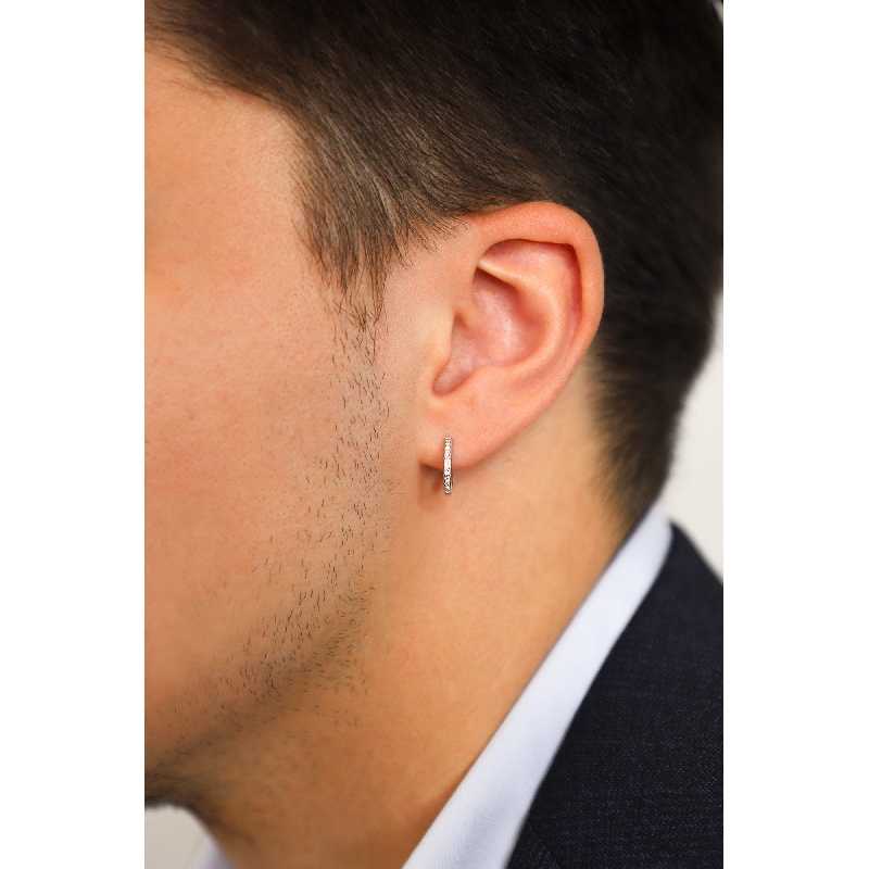 Pendiente mono aro en oro blanco 18 quilates con diamantes Pendiente mono aro en oro blanco 18 quilates con diamantes