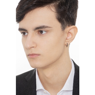 Pendiente individual de oro blanco de 18K con diamantes negros