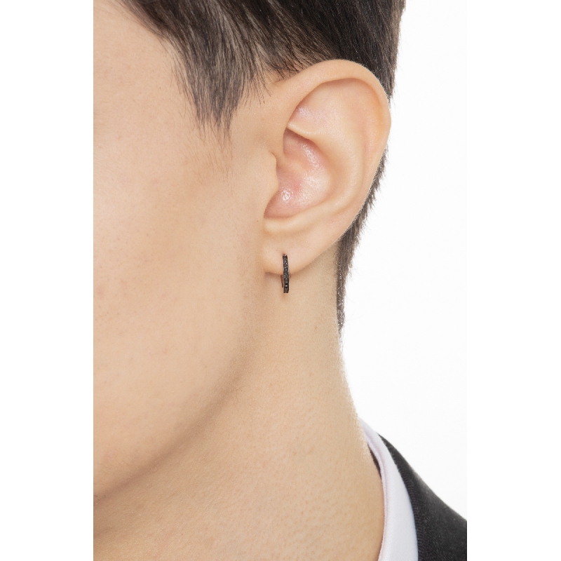 Pendiente mono aro en oro blanco de 18k con diamantes negros Pendiente mono aro en oro blanco de 18k con diamantes negros