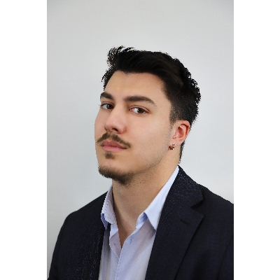 Aro único en oro blanco 18k con diamantes negros