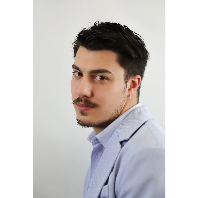 Pendiente único aro con diamantes en oro blanco 18 quilates 