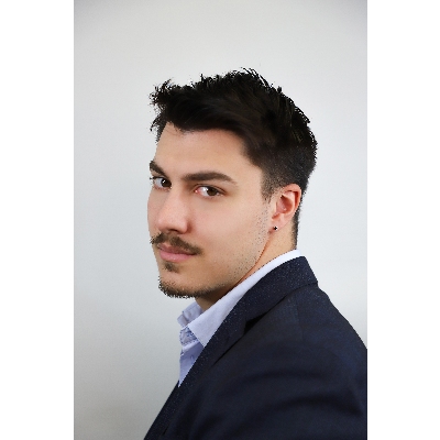 Pendiente individual en oro blanco de 18 quilates a 4 garras con diamante negro