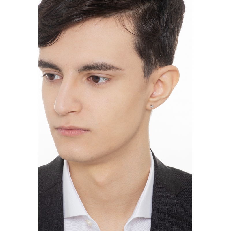 Pendiente mono en oro blanco de 18 quilates con engaste de 4 garras y un diamante 