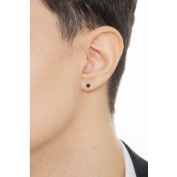 Pendiente mono en oro blanco de 18 quilates a 4 garras con un diamante negro  2