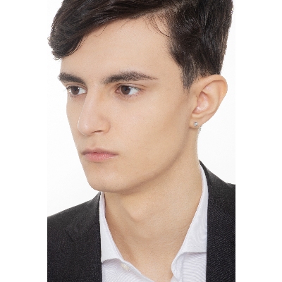 Pendiente de oro blanco de 18 quilates y diamante