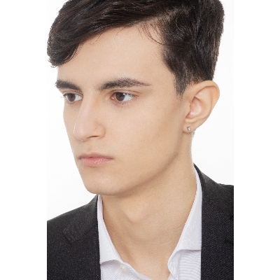 Pendiente mono en oro blanco de 18 quilates con diamante