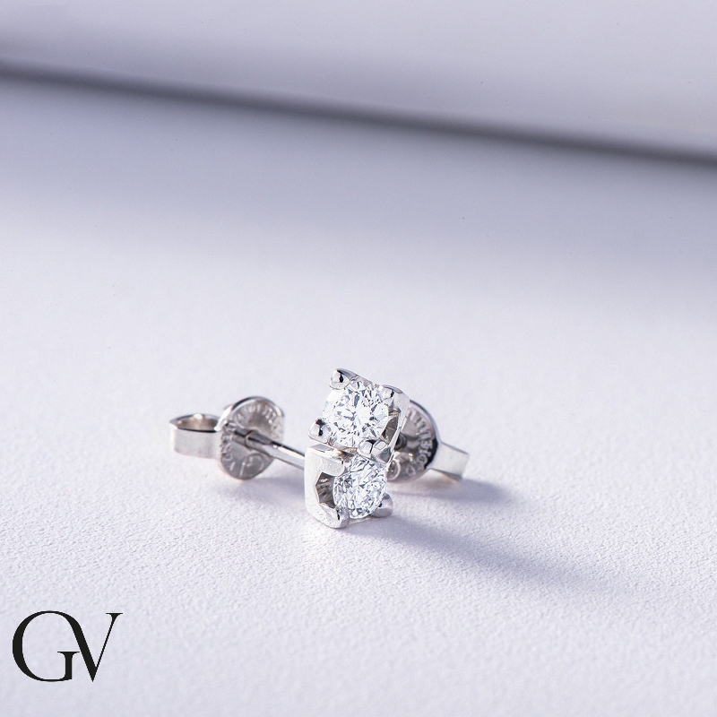 Pendiente mono diamante y oro 18k Pendiente mono diamante y oro 18k