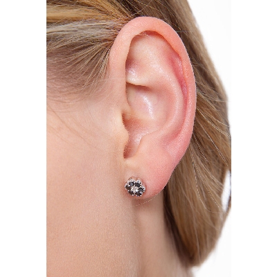 Pendientes de oro blanco de 18 quilates con diamantes negros