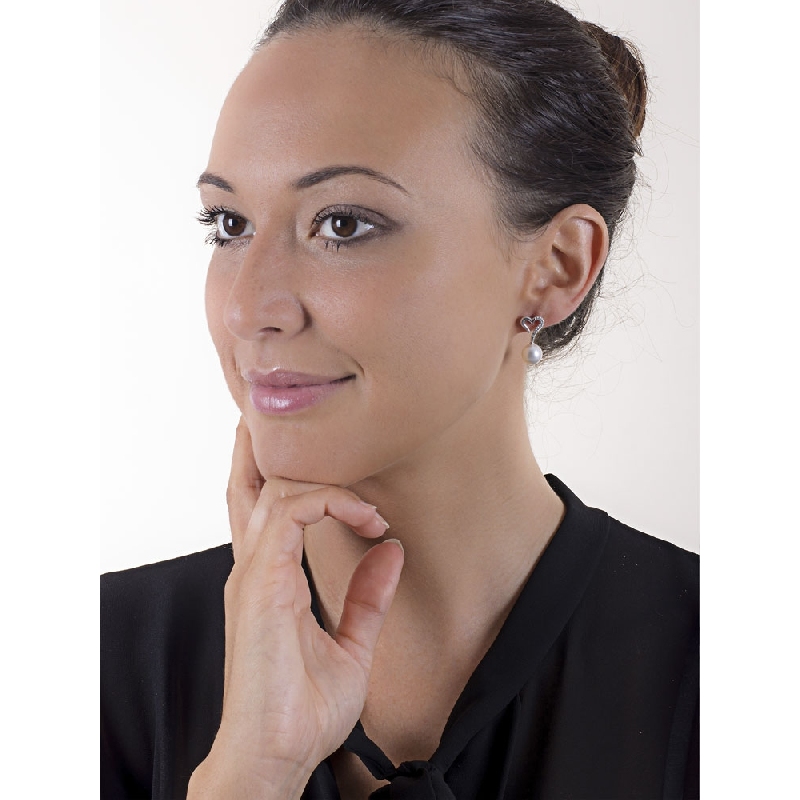 Pendientes corazón de oro blanco 18k con diamantes y una perla Pendientes corazón de oro blanco 18k con diamantes y una perla