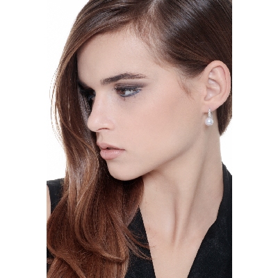 Pendientes de oro blanco de 18 quilates con perlas y diamantes 