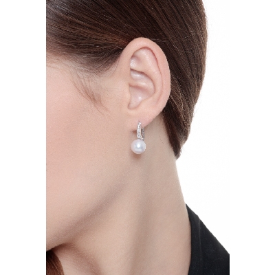 Pendientes de oro blanco de 18 quilates con perlas y diamantes 