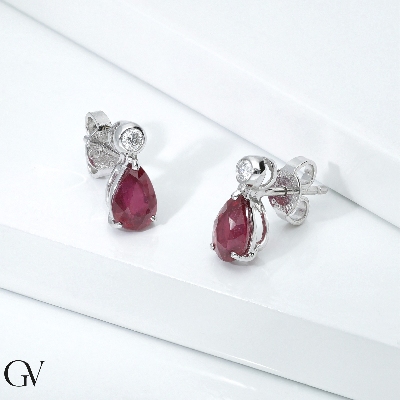 Pendientes en oro blanco de 18k con rubíes