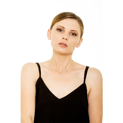 Collar en oro blanco de 18 quilates con una perla y un diamante