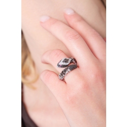 Anillo serpiente en oro blanco 18k con diamantes y rubíes 2