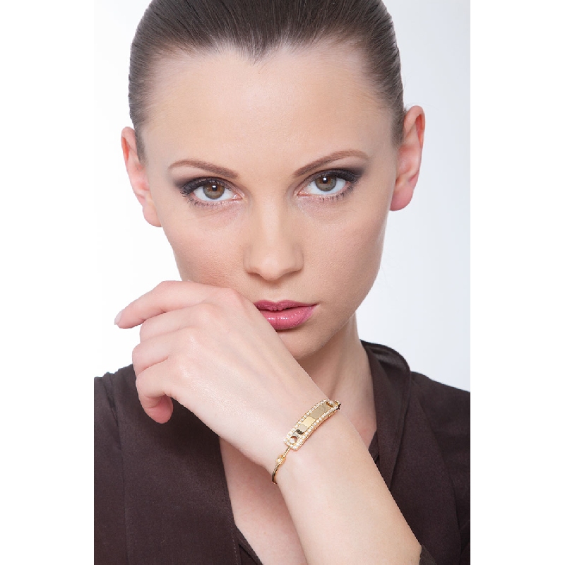 Pulsera placa oro amarillo de 18 quilates engastada con diamantes Pulsera placa oro amarillo de 18 quilates engastada con diamantes