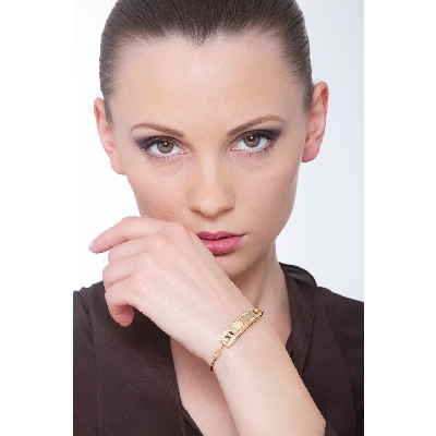 Pulsera placa oro amarillo de 18 quilates engastada con diamantes