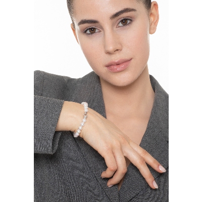 Pulsera de perlas japonesas con cierre en oro blanco 18k y diamantes 