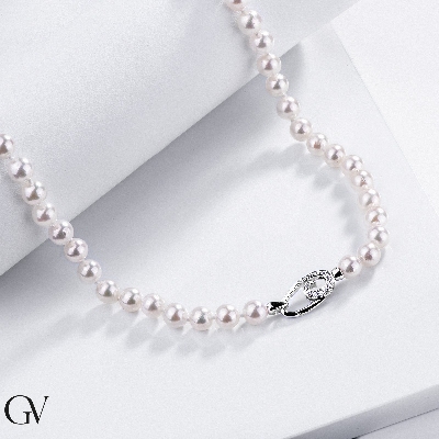 Collar de perlas japonesas con cierre oro blanco y diamantes
