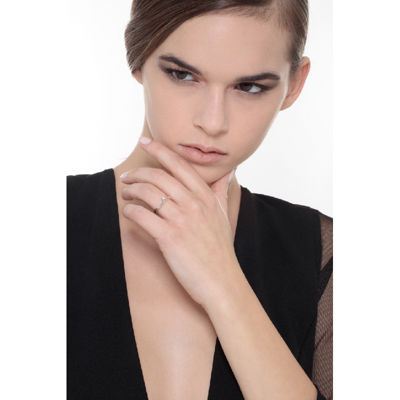 Anillo solitario 4 garras diamante oro blanco 18k