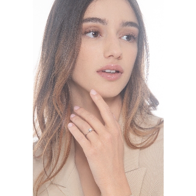 Anillo solitario en oro blanco de 18k con cuatro garras ct. 0,40