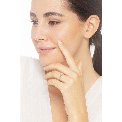 Anillo solitario 4 garras en oro blanco 18k con diamante 0,30 ct