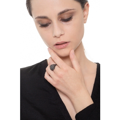 Chevalier de Meñique en Oro Blanco 18k con Diamantes Negros