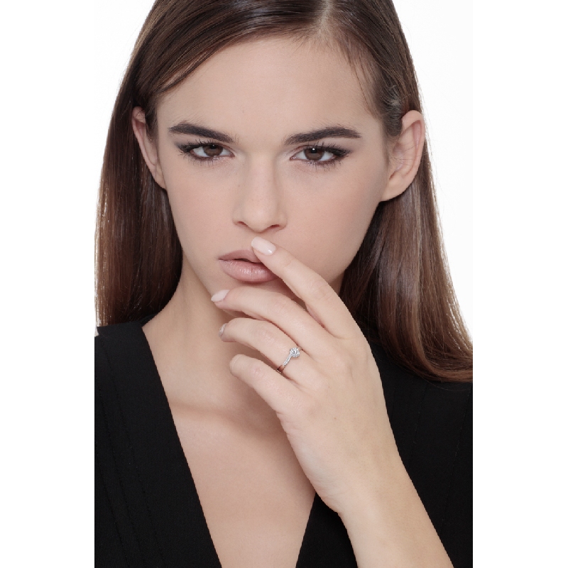 Anillo solitario con engaste de cuatro garras ct. 0,70 Anillo solitario con engaste de cuatro garras ct. 0,70