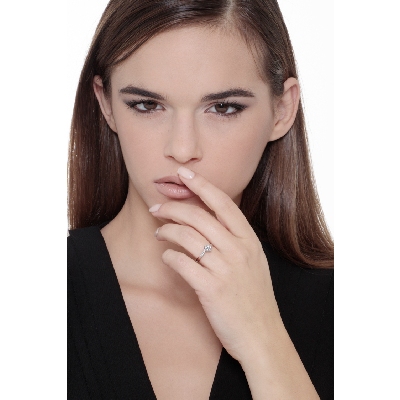 Anillo solitario con engaste de cuatro garras ct. 0,70