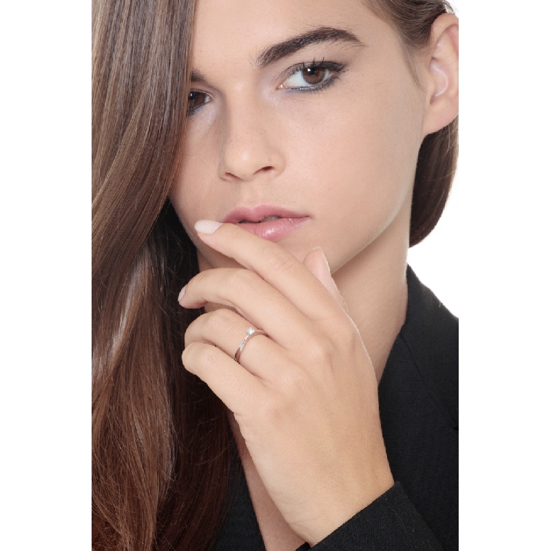 Anillo en Oro Blanco 18k con Diamante 0.15 ct