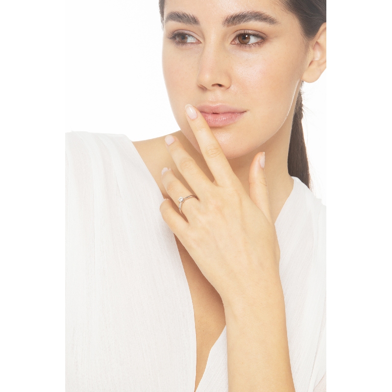 Anillo Solitario en Oro Blanco 18k con Diamante Brillante 0,30 ct