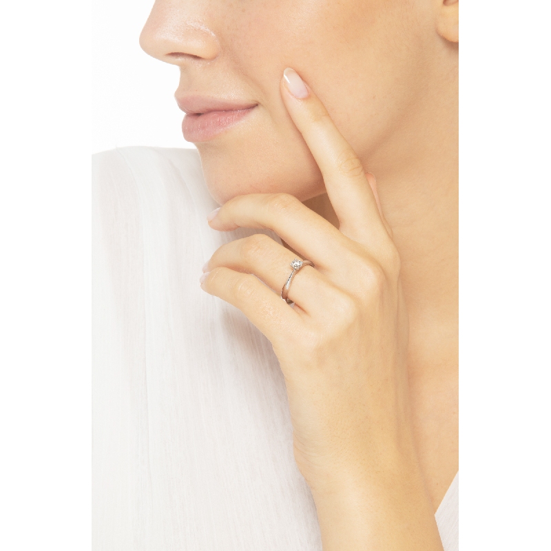 Anillo Solitario en Oro Blanco 18k con Diamante Brillante 0,30 ct