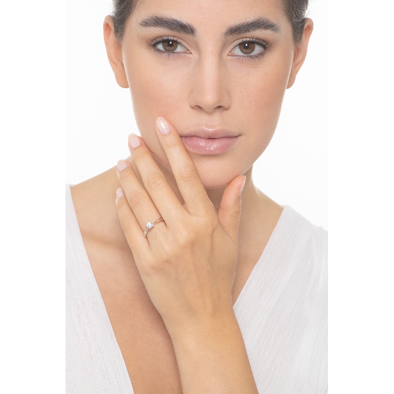 Anillo Solitario 4 Garras en Oro Blanco 18k con Diamante 0,40 ct