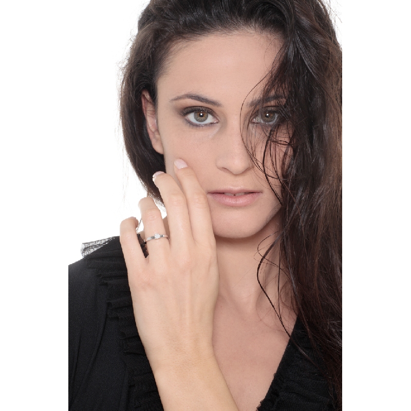 Anillo solitario en oro blanco 18k con diamante brillante ct. 0,25