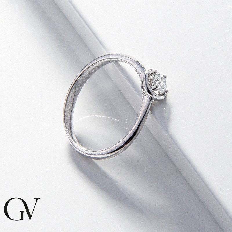 Anillo solitario oro blanco 18k corazón brillante ct. 0,20