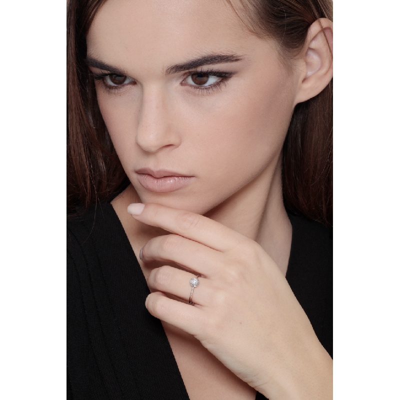 Anillo solitario oro blanco 18k corazón diamante 0.30ct corte brillante