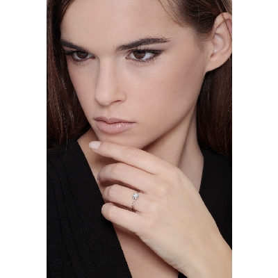 Anillo solitario oro blanco 18k corazón diamante 0.30ct corte brillante