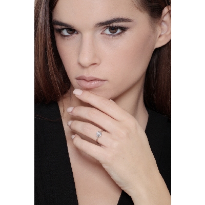 Anillo solitario moderno oro blanco 18k diamante 0.50 ct corte brillante