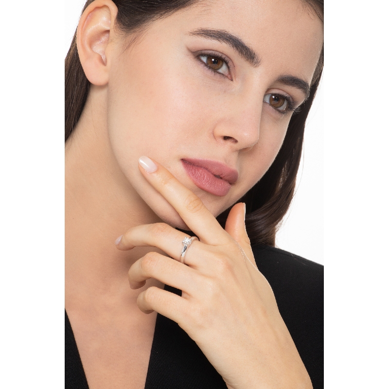 Anillo solitario oro blanco 18k con diamante 0,30 ct
