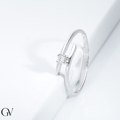 Anillo solitario en oro blanco 18k con diamante 0,04 ct