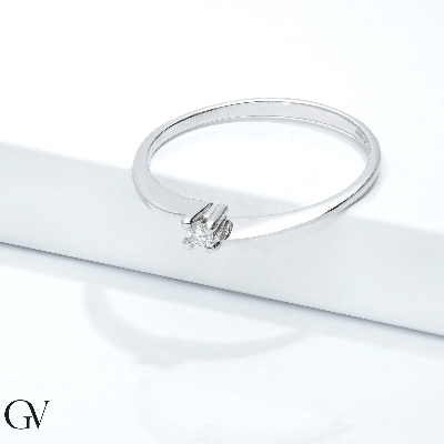 Anillo solitario en oro blanco de 18ct con diamante de 0,04 ct 