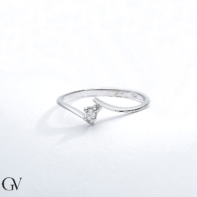 Anillo Solitaire en Oro Blanco 18k con Diamante 0.04 ct